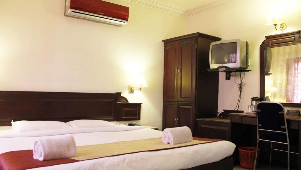 Hotel Archana Inn Kochi Ngoại thất bức ảnh