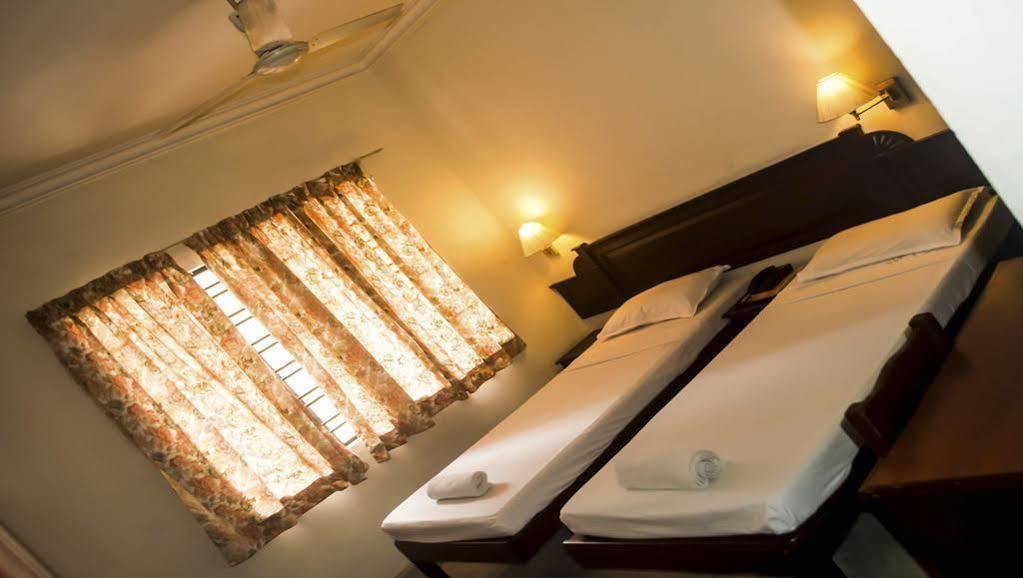 Hotel Archana Inn Kochi Ngoại thất bức ảnh