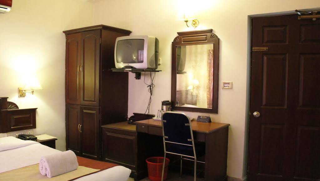 Hotel Archana Inn Kochi Ngoại thất bức ảnh