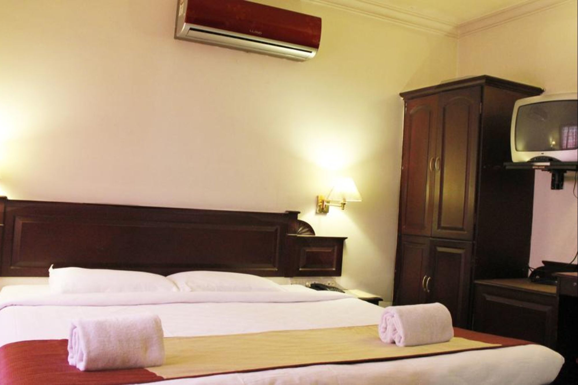 Hotel Archana Inn Kochi Ngoại thất bức ảnh